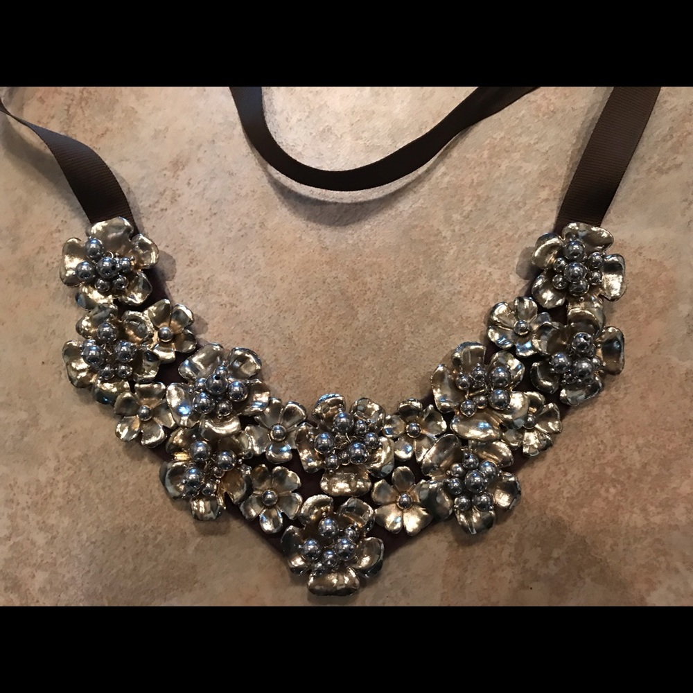 💥SOLD💥 Two Tone Floral Ribbon Natasha Necklace - Picture 2 of 4